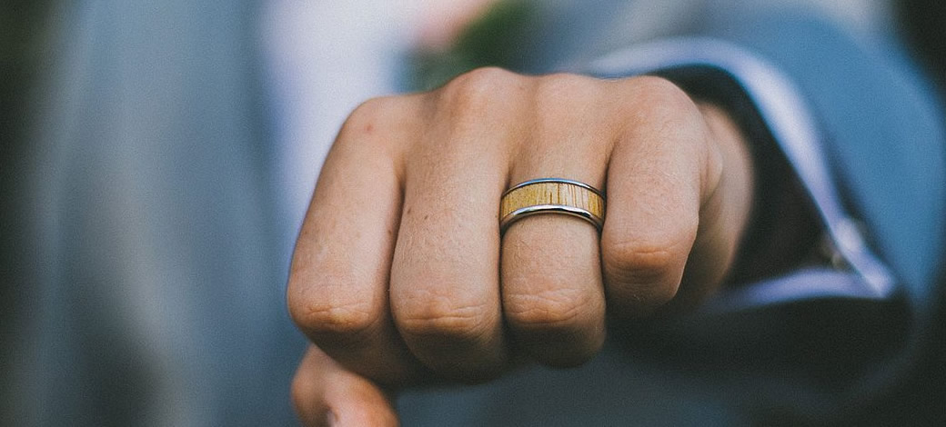 Orgones Men's Platinum Moissanite Wedding Band Ring